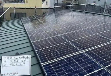 新築現場で太陽電池パネルを設置しました