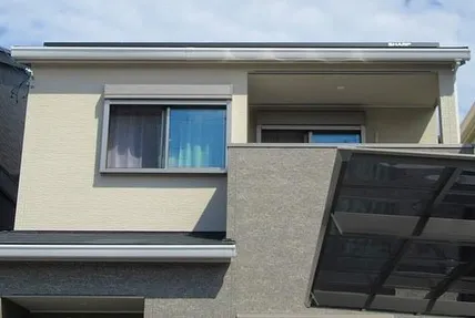 新築のスレート屋根に太陽電池パネルを設置