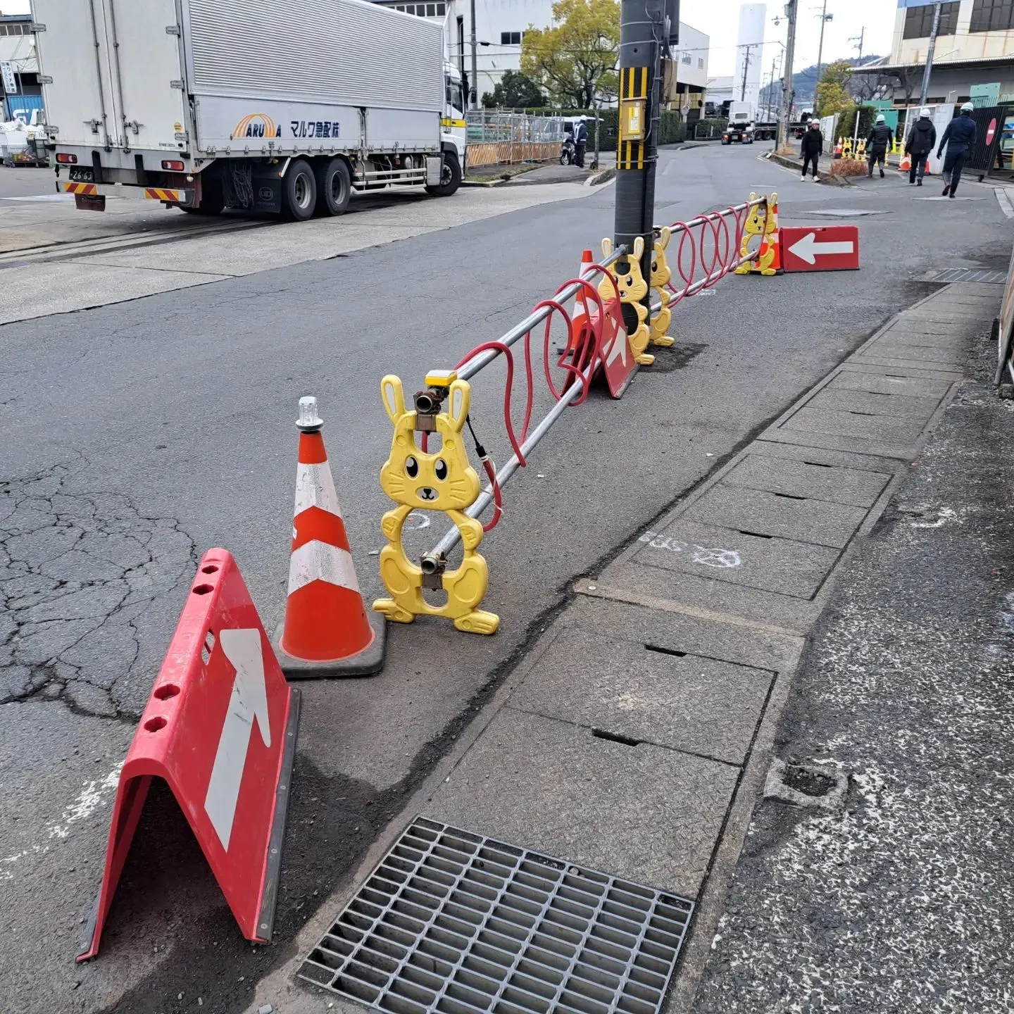 仮設歩道バリケード、ウサギちゃん