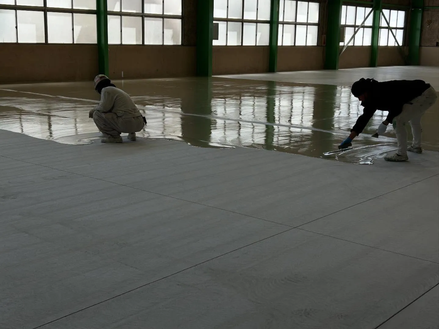 塗り床工場へ