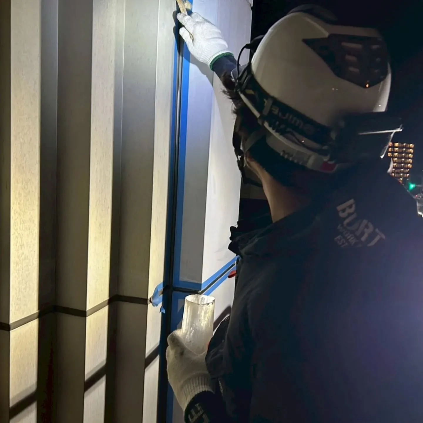 外壁のひび割れやシーリング劣化は、雨漏りの原因に直結します。