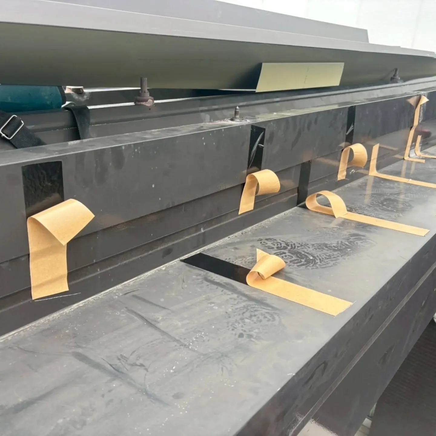 外壁や屋根まわりの「ちょっとした傷みも、放っておくと大きな修...