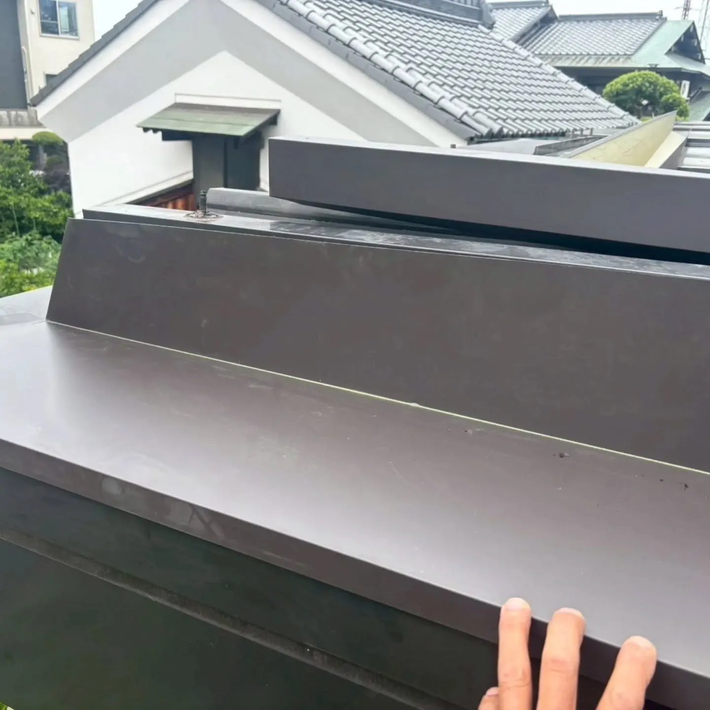 外壁や屋根まわりの「ちょっとした傷みも、放っておくと大きな修...