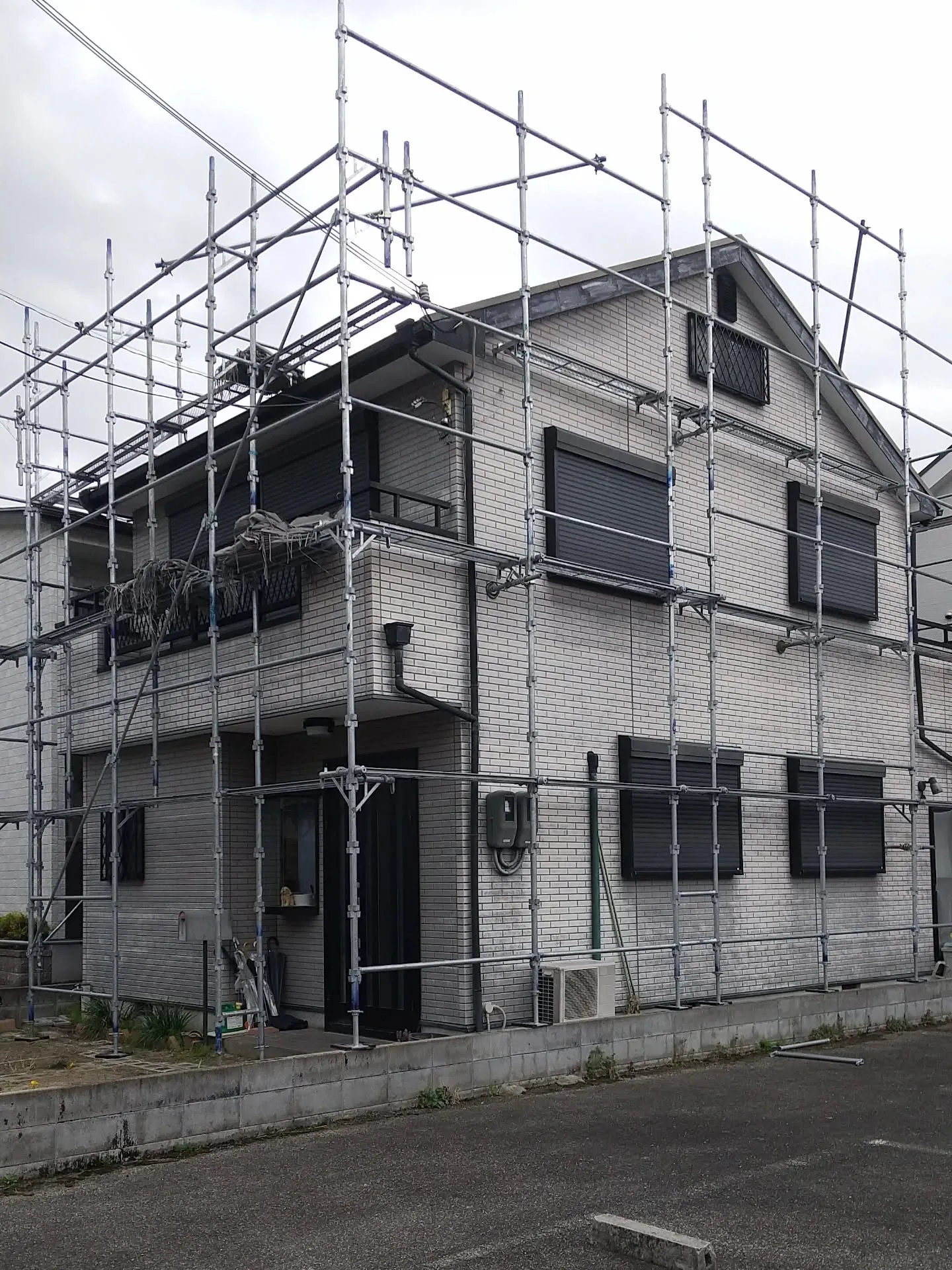 戸建て住宅外壁塗装工事、見違えるような美しさに、思わず「わぁ...