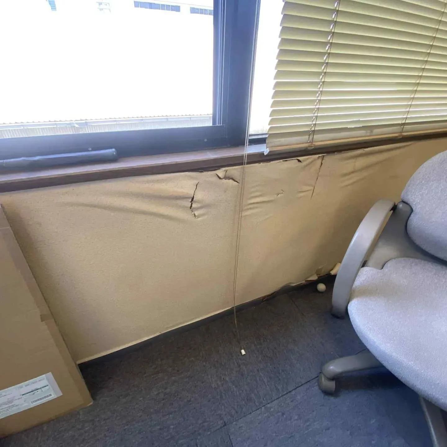 テナントビルの雨漏り修理のご依頼をいただきました。