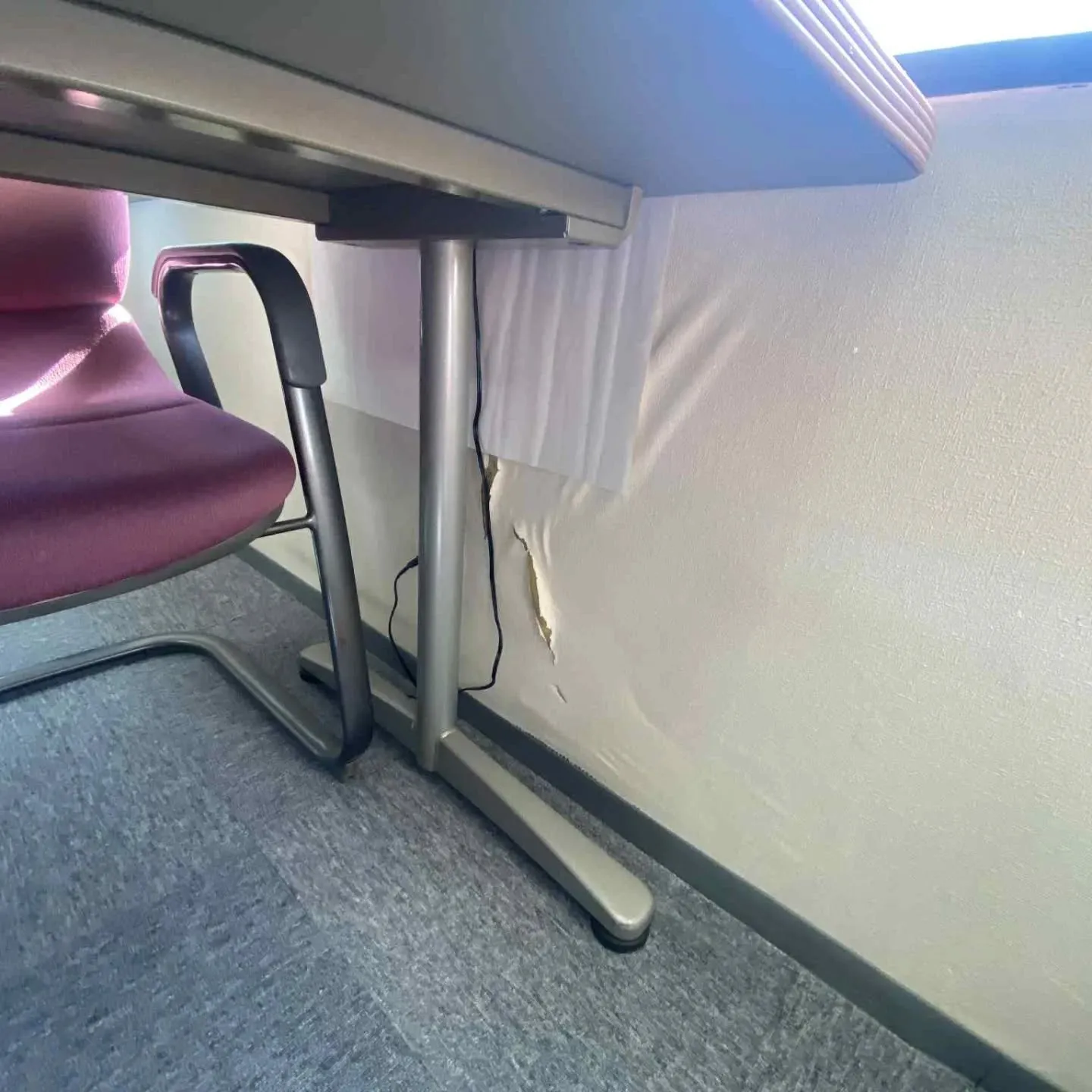 テナントビルの雨漏り修理のご依頼をいただきました。