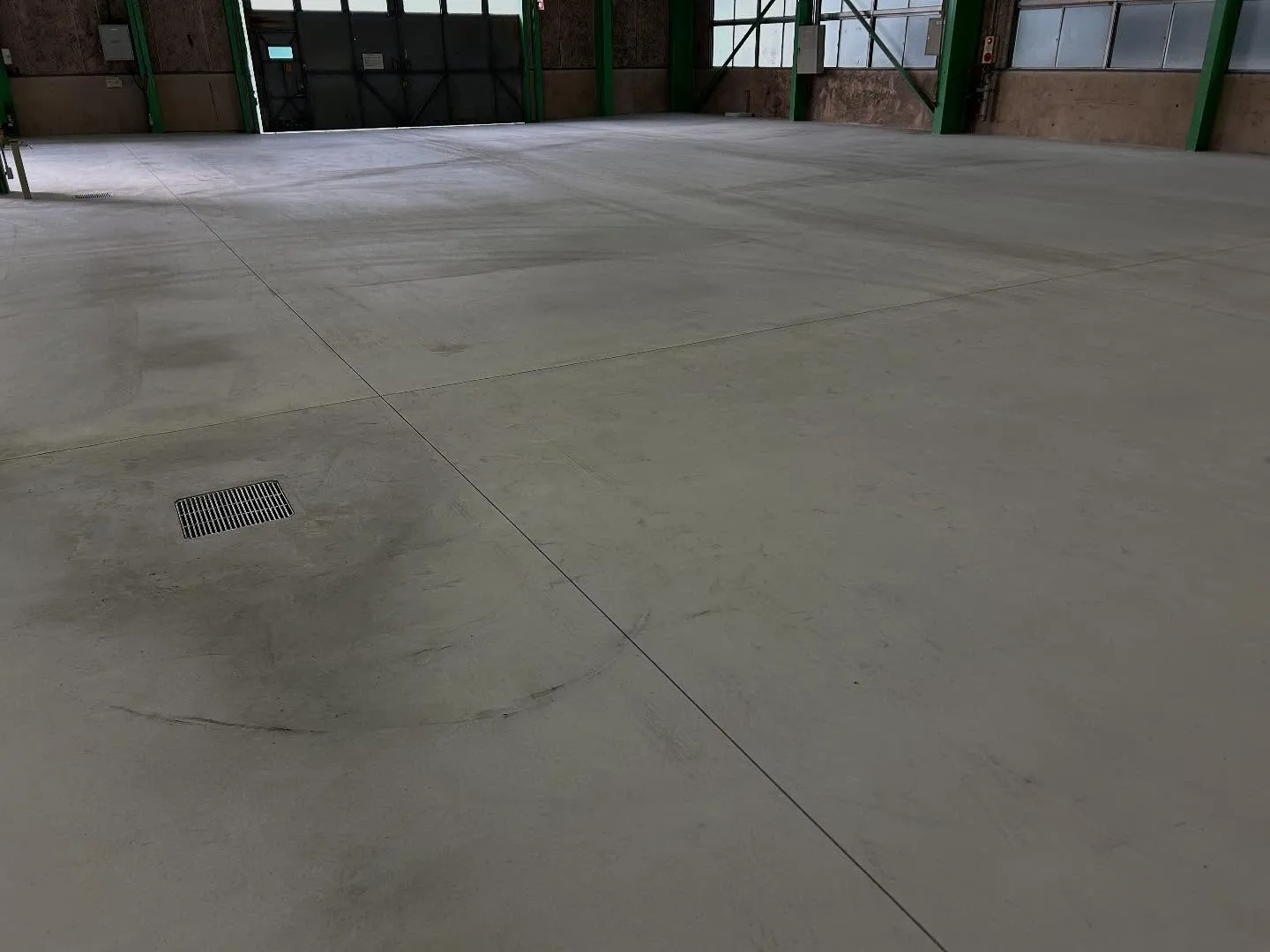 塗り床工事の開始