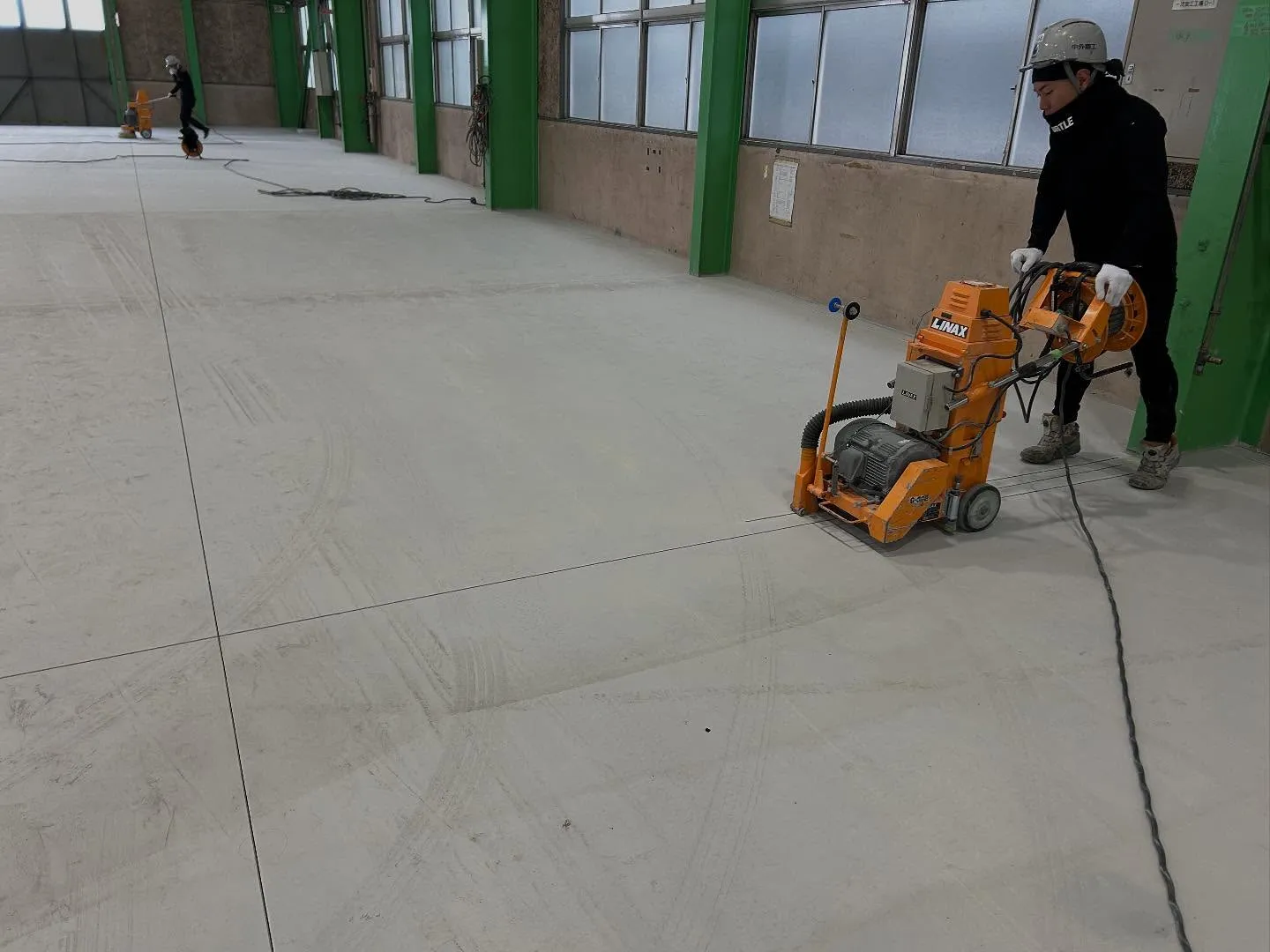 塗り床工事の開始