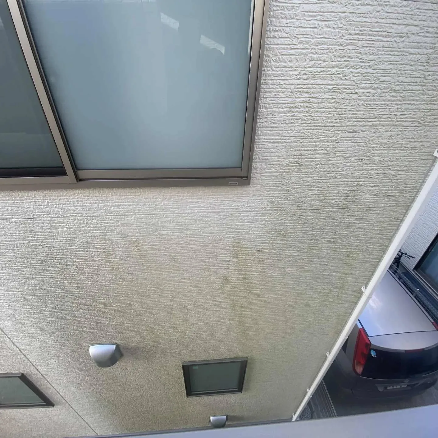 住宅の外壁、特に北側の壁。