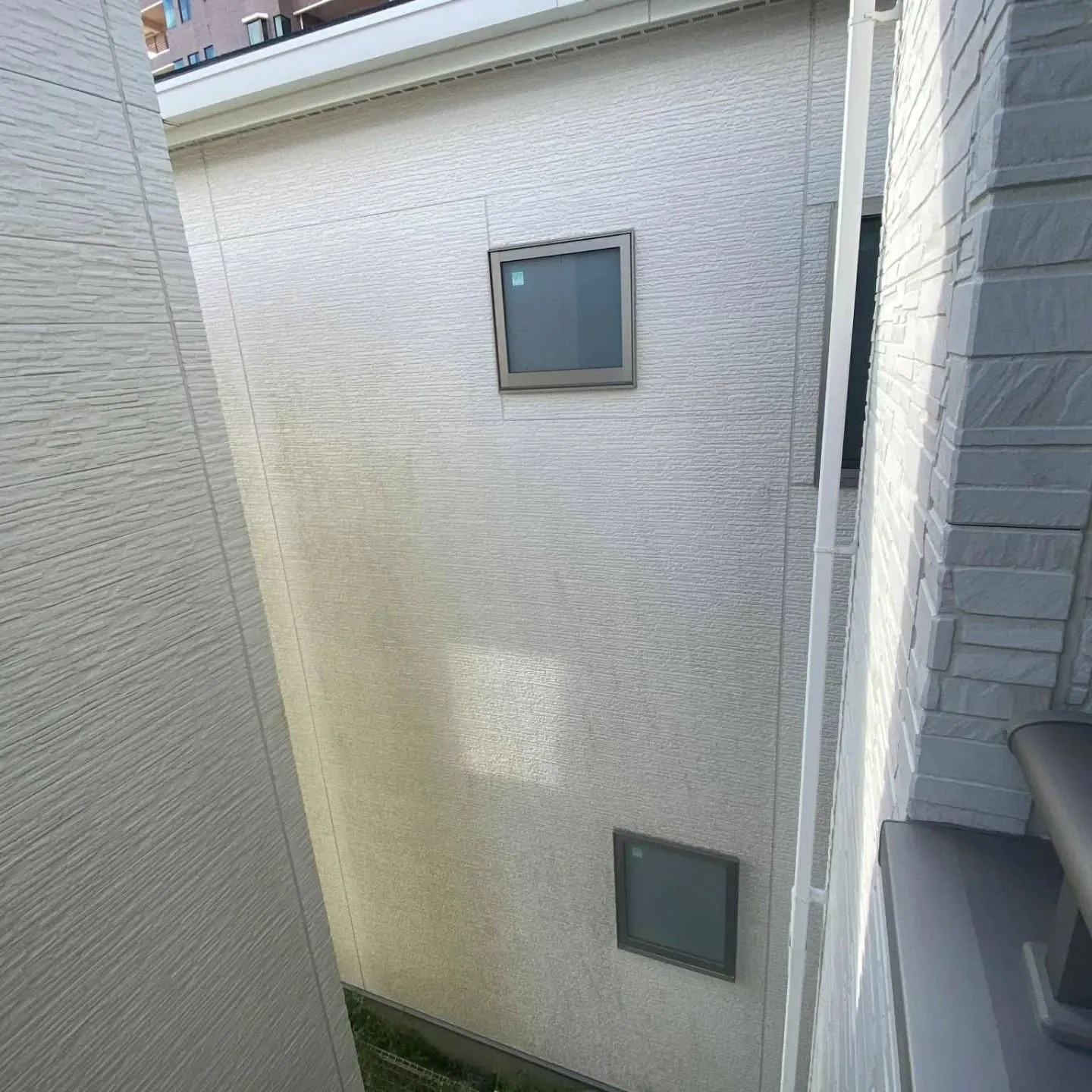 住宅の外壁、特に北側の壁。