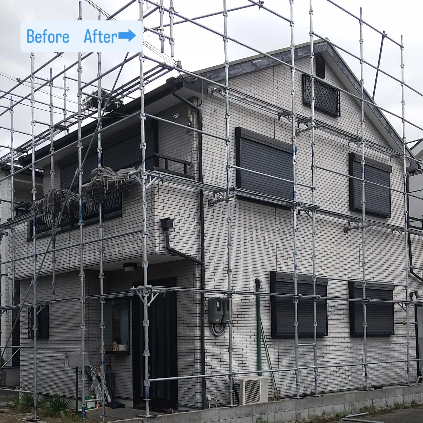 長年の雨風と紫外線でくすみ・色あせが進んでいた外壁。