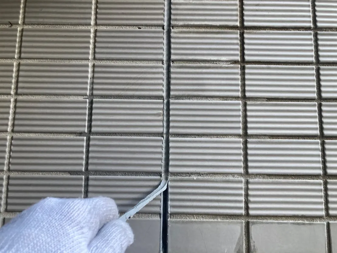 外壁タイルコーキング打ち替え