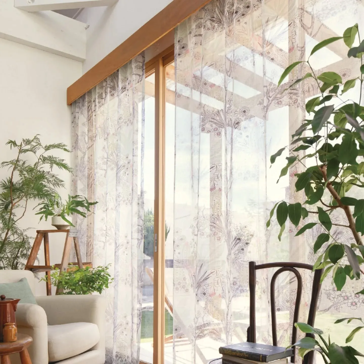 お部屋の印象を大きく左右するカーテン。