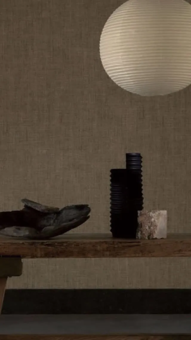 壁紙リフォームで、和の雰囲気がやさしく広がる落ち着いた空間に...